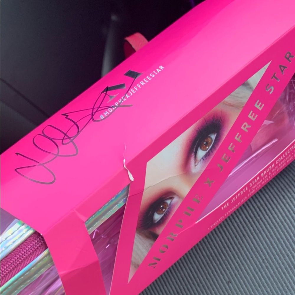 Jeffree Star Brushes ( SIGNATURE INCLUDED )